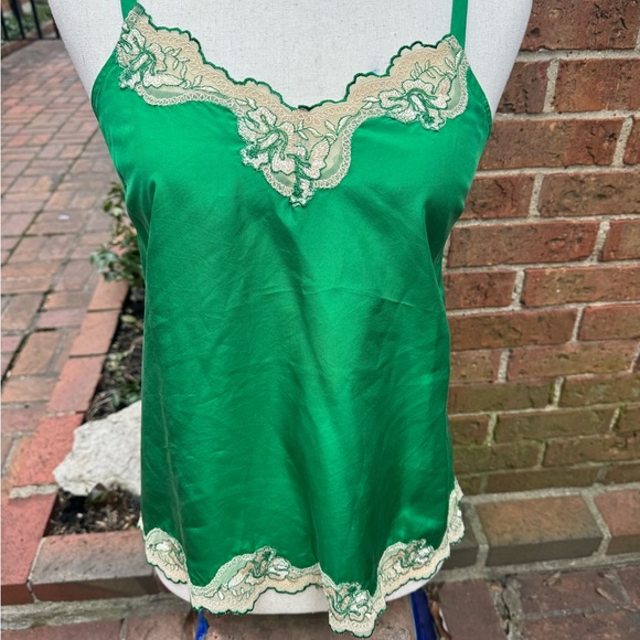 100% Silk. Make Spring  green your favorite camisole  this year! EUC XS Adorable - Picture 3 of 5